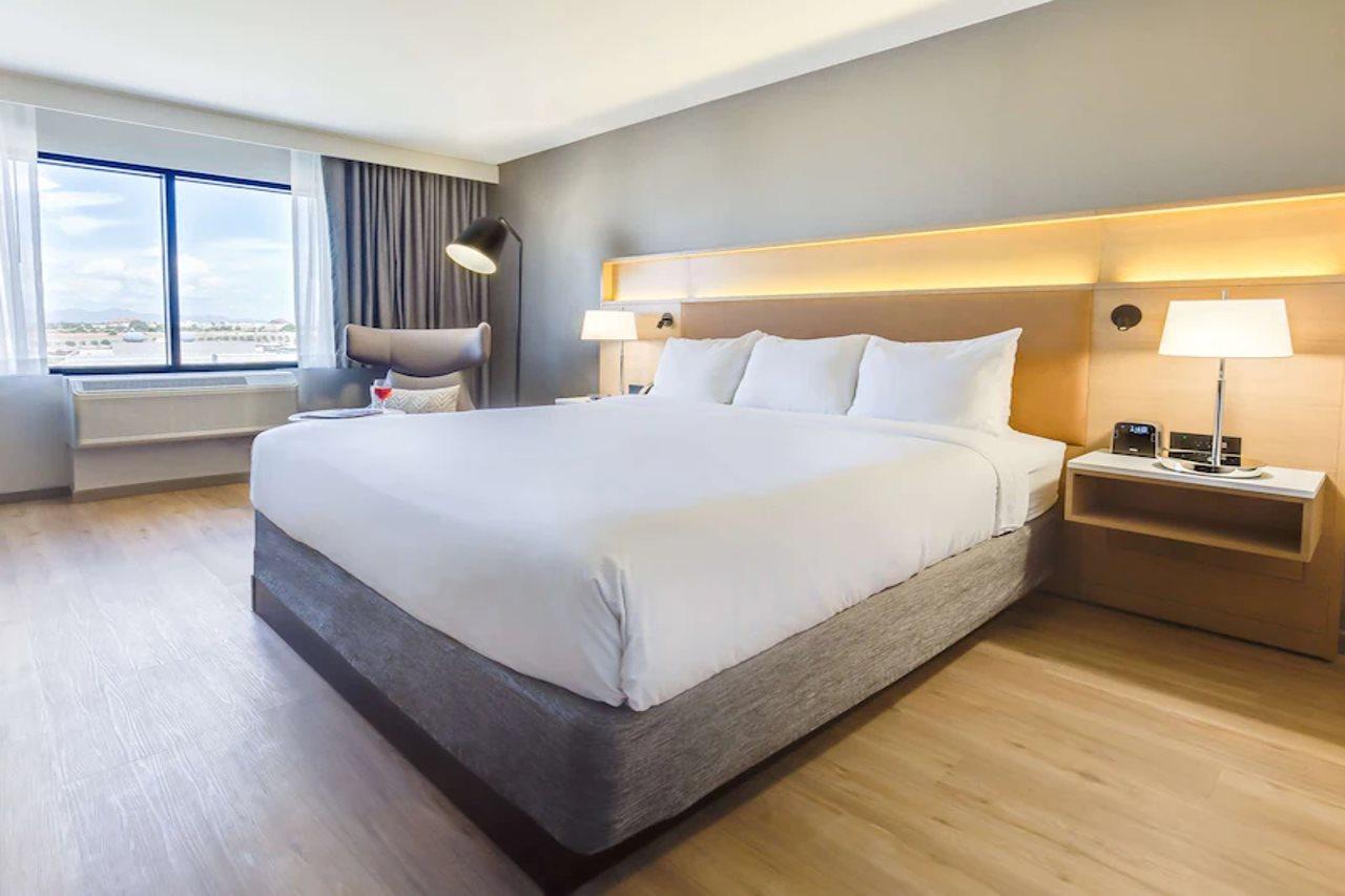 Radisson Hotel Phoenix Airport ภายนอก รูปภาพ