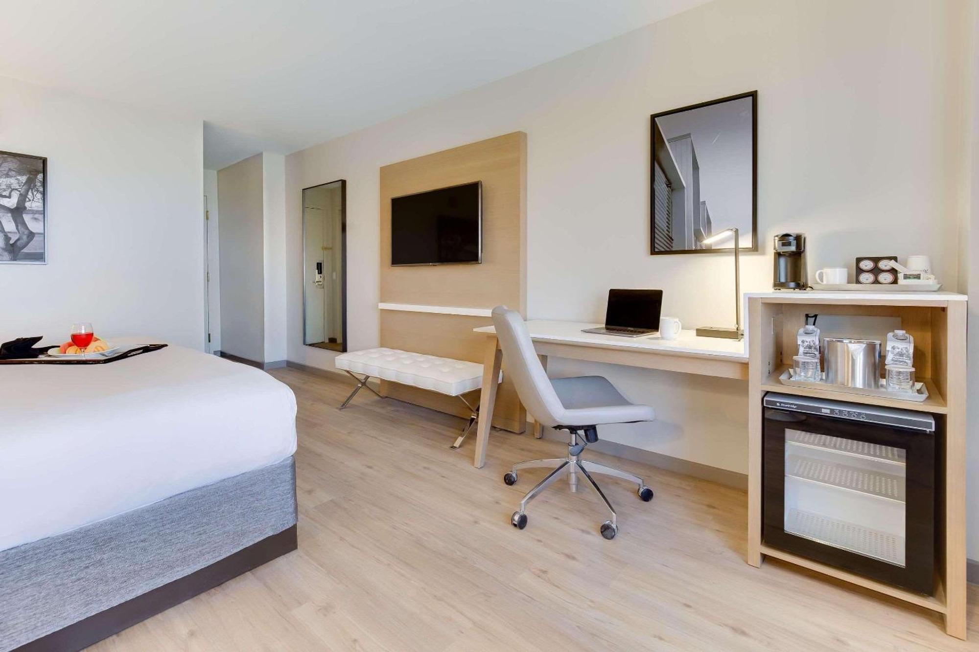 Radisson Hotel Phoenix Airport ภายนอก รูปภาพ