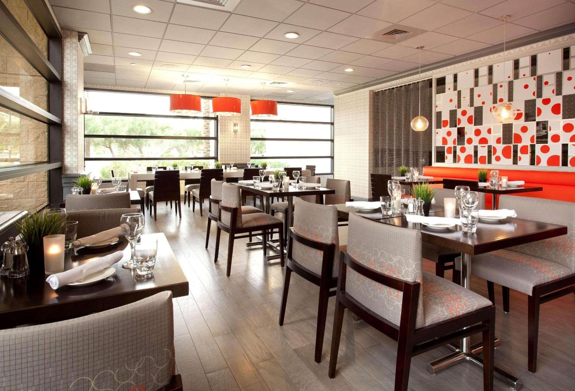 Radisson Hotel Phoenix Airport ภายนอก รูปภาพ