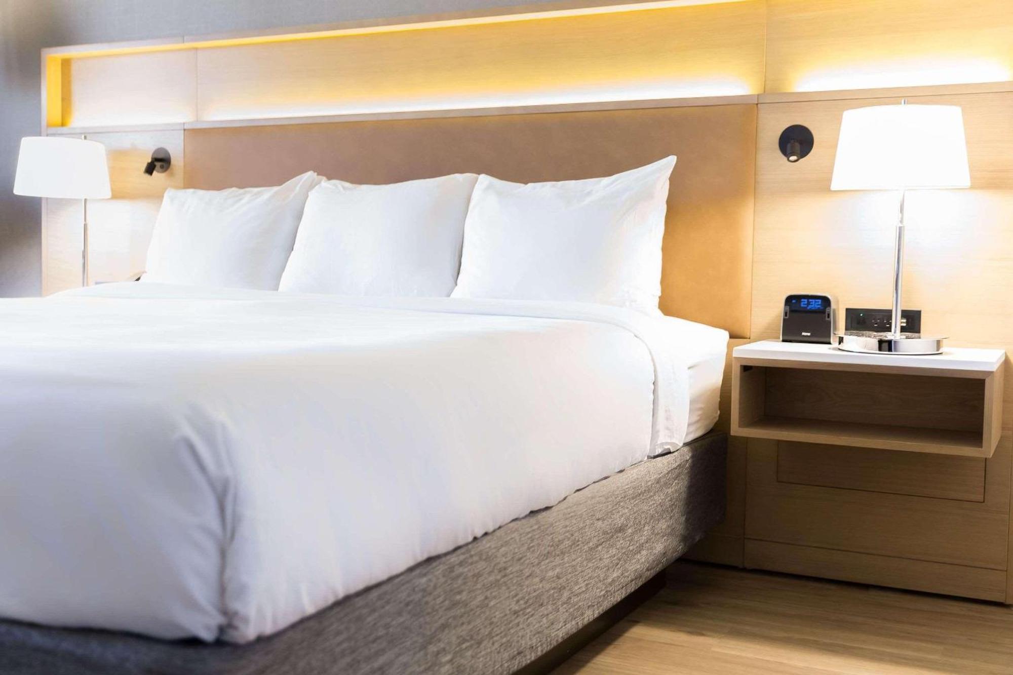 Radisson Hotel Phoenix Airport ภายนอก รูปภาพ
