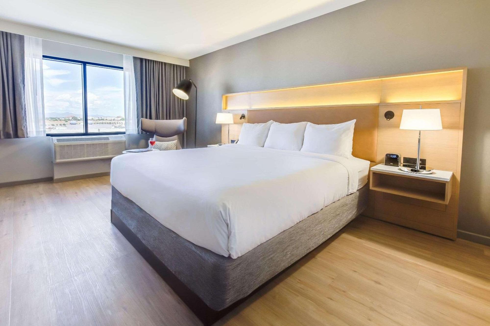 Radisson Hotel Phoenix Airport ภายนอก รูปภาพ
