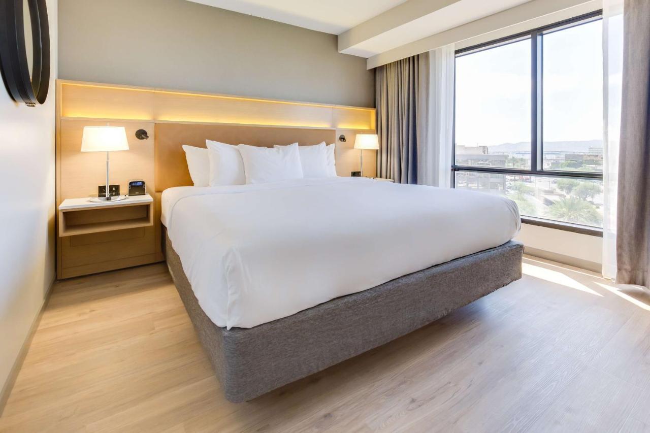 Radisson Hotel Phoenix Airport ภายนอก รูปภาพ