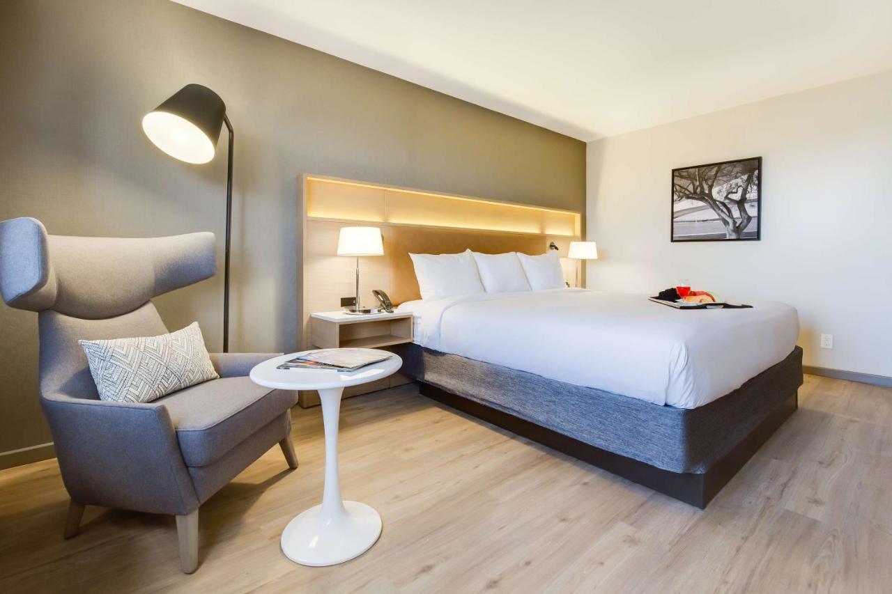 Radisson Hotel Phoenix Airport ภายนอก รูปภาพ